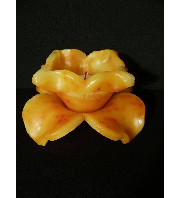 Décor de table original, fleur de bougie orange moucheté