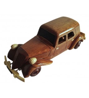 Maquette de la Traction Citroën en bois