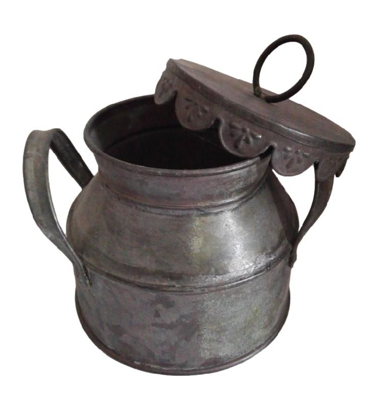Pot à lait en métal vieilli pour décoration champêtre