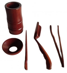 Ustensiles traditionnels pour service du thé asiatique