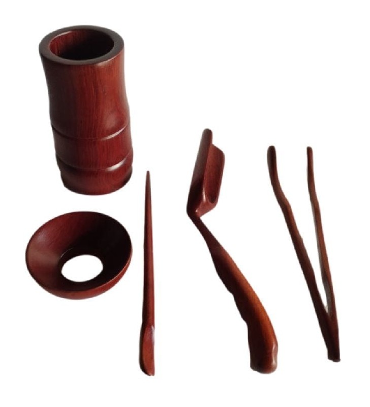 Ustensiles traditionnels pour service du thé asiatique
